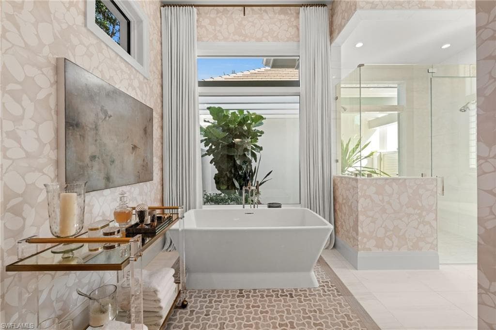 142 Eugenia DR-33