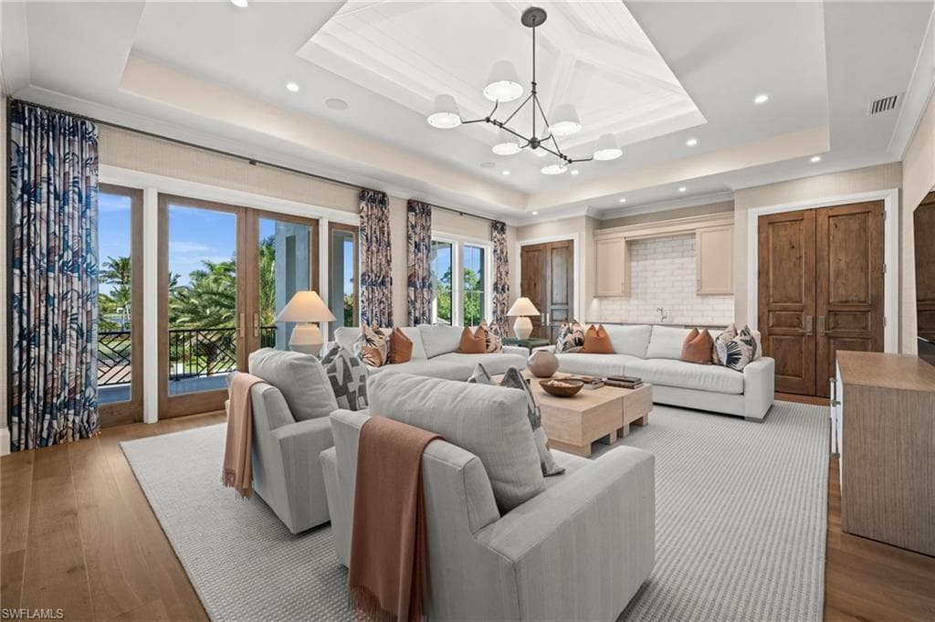 142 Eugenia DR-37