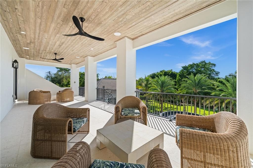 142 Eugenia DR-44