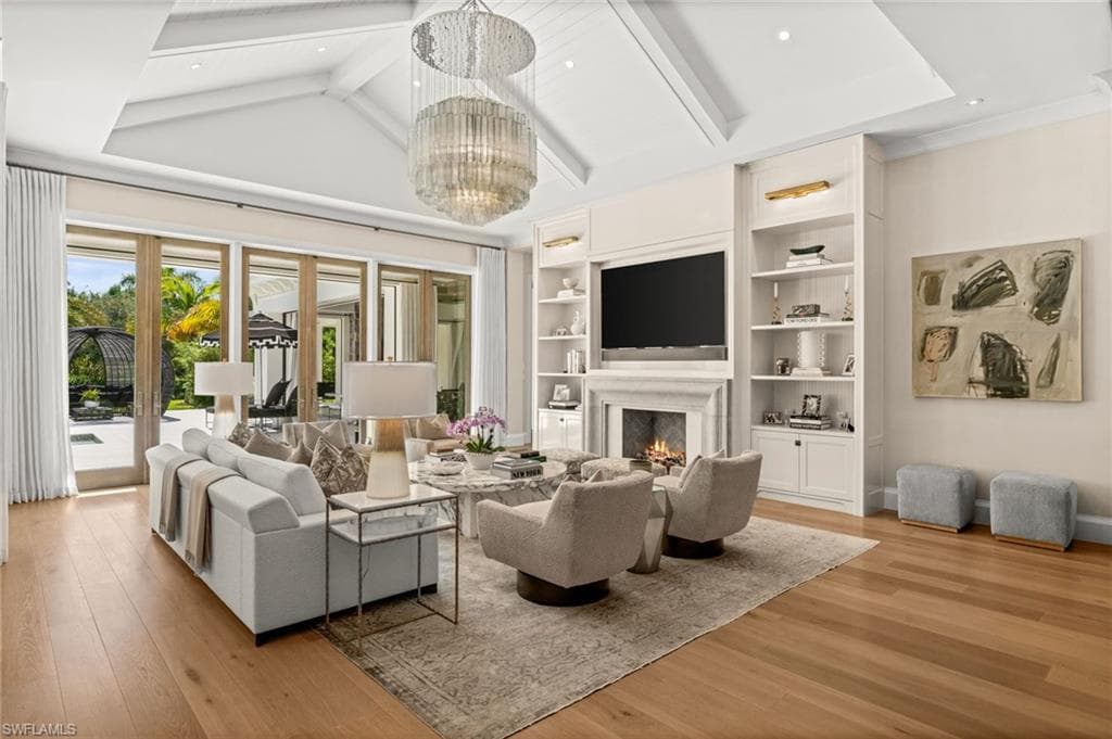 142 Eugenia DR-14