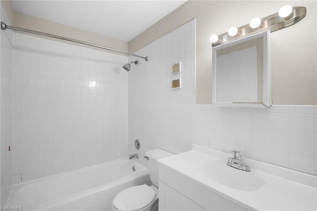 1706 cypress DR, FORT MYERS FL 33907-15