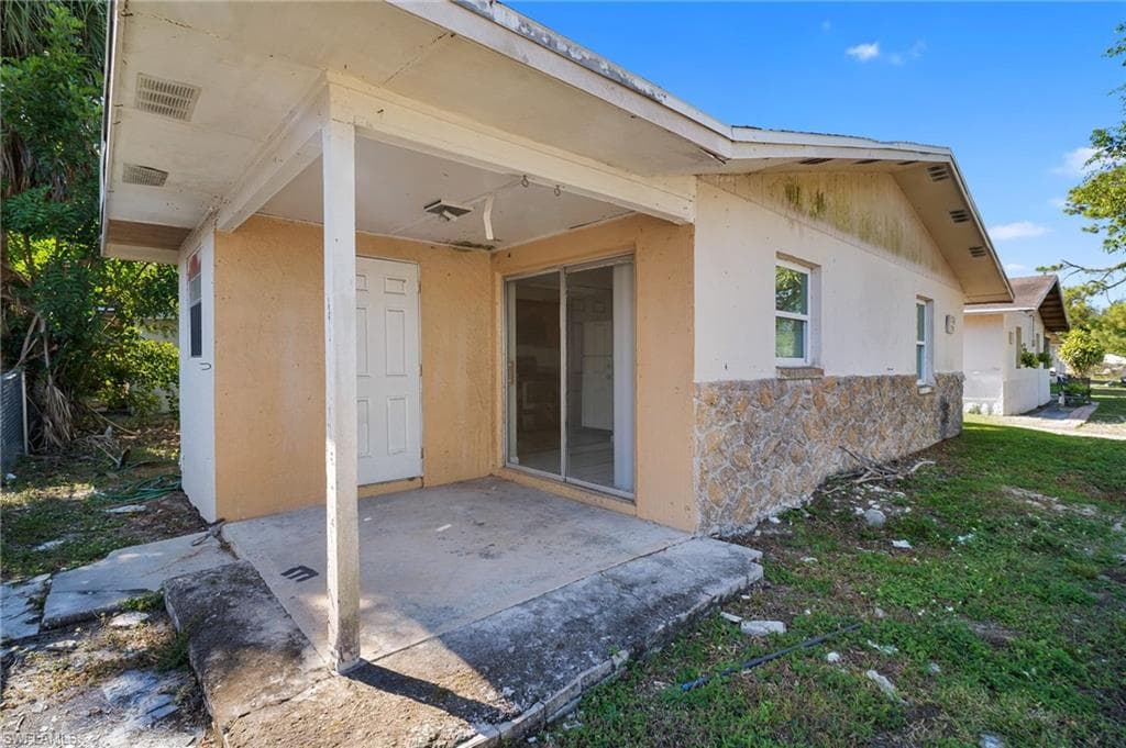 1706 cypress DR, FORT MYERS FL 33907-19