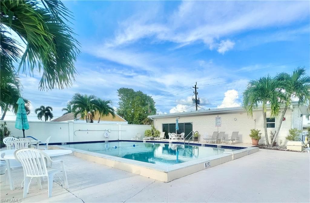 112 Cape Sable DR, NAPLES FL 34104-31