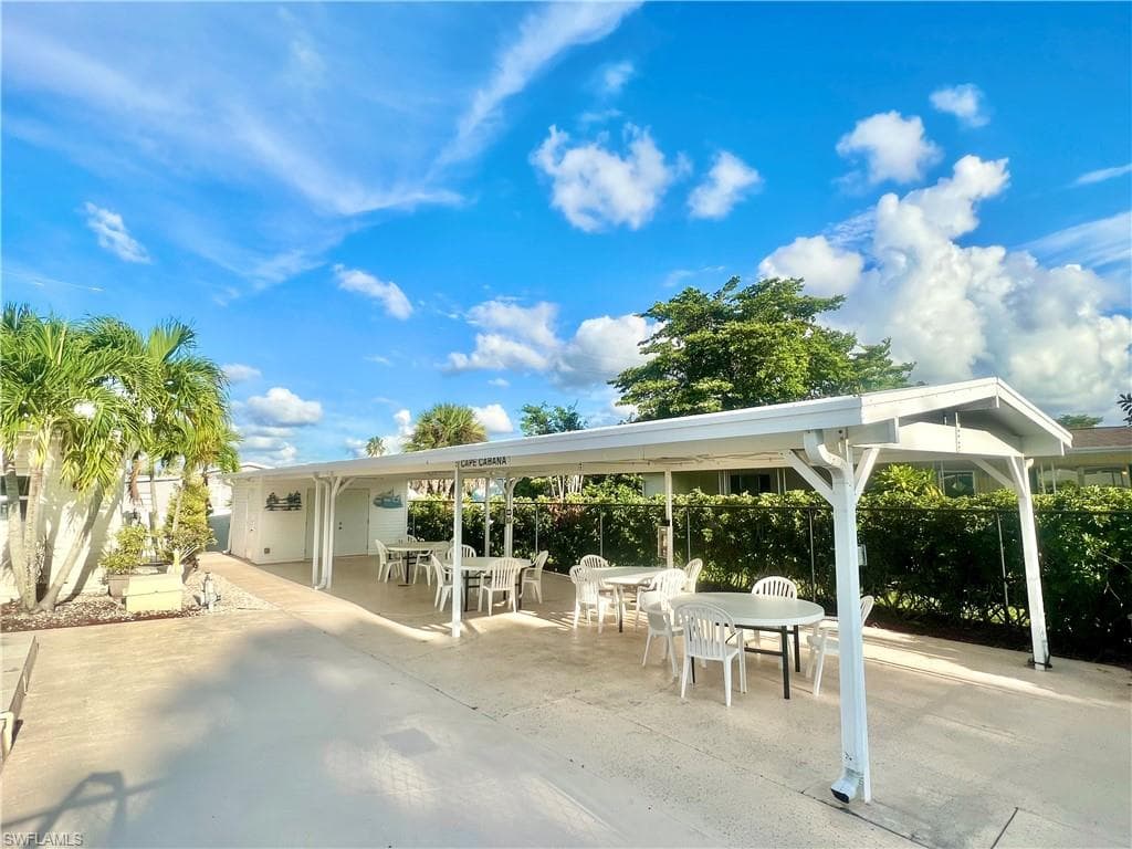 112 Cape Sable DR, NAPLES FL 34104-33