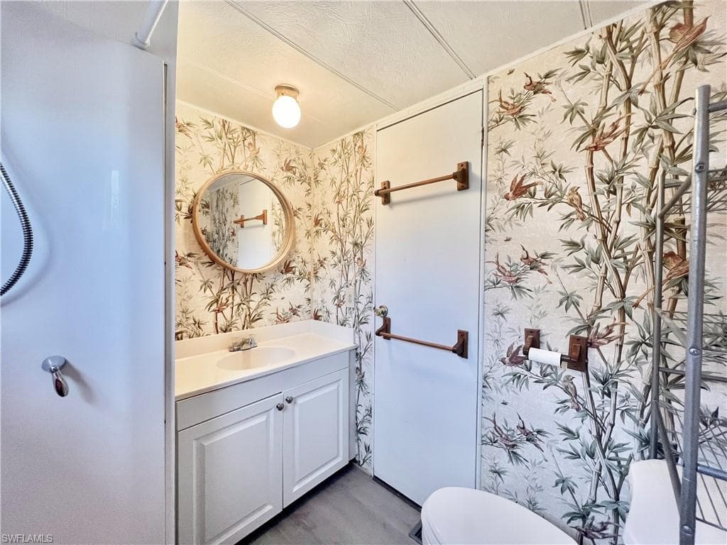 112 Cape Sable DR, NAPLES FL 34104-10