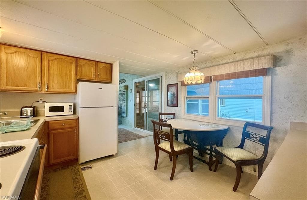 112 Cape Sable DR, NAPLES FL 34104-3