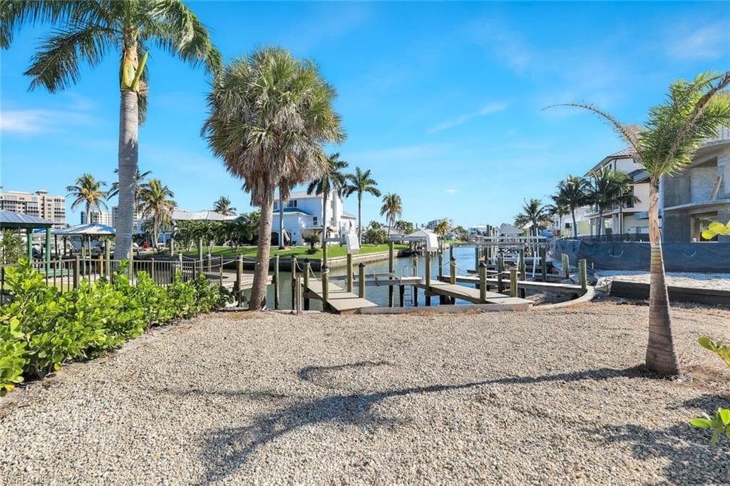 100 Tarpon RD, FORT MYERS BEACH FL 33931-41