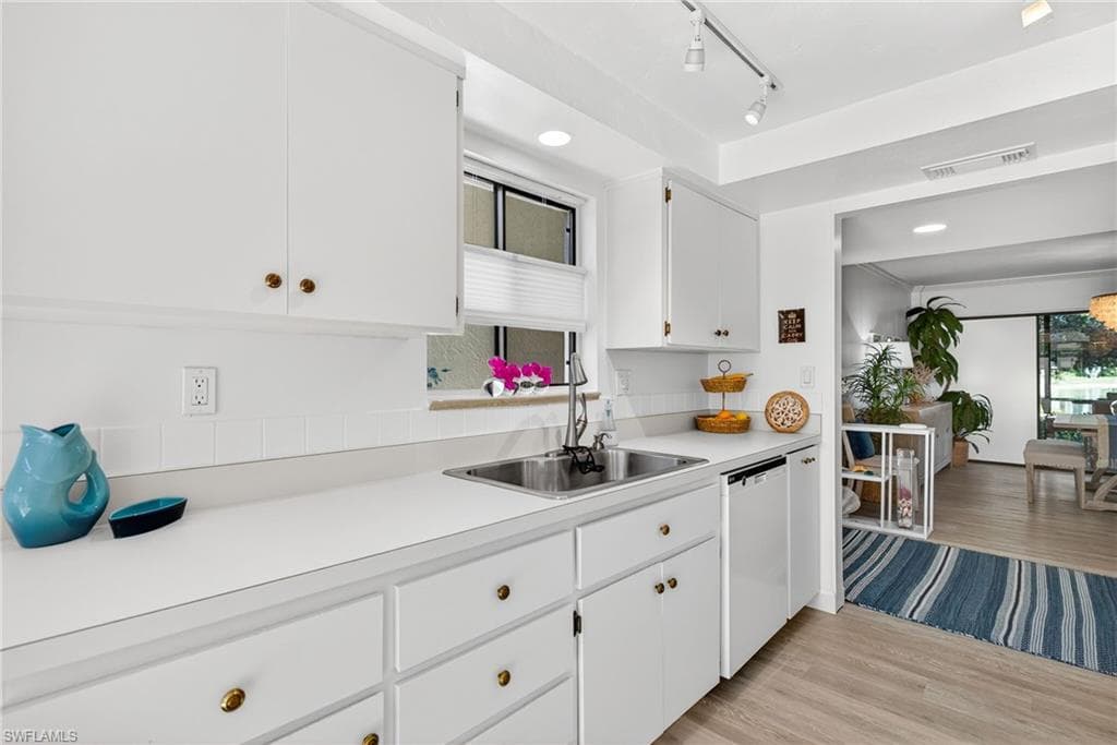 521 Lake Louise CT # 103, NAPLES FL 34110-12