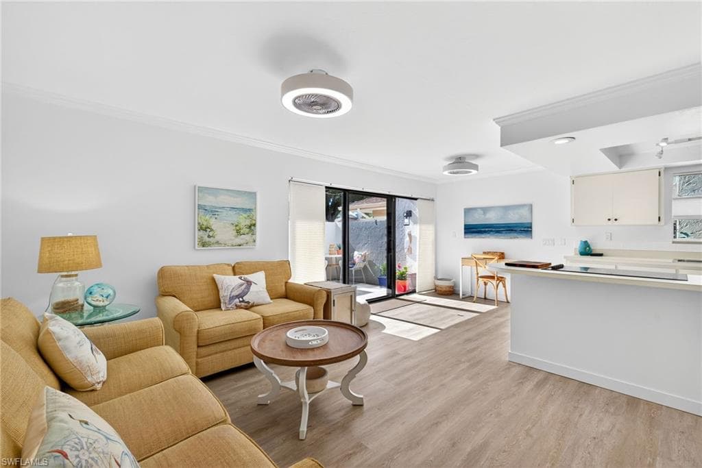 521 Lake Louise CT # 103, NAPLES FL 34110-21