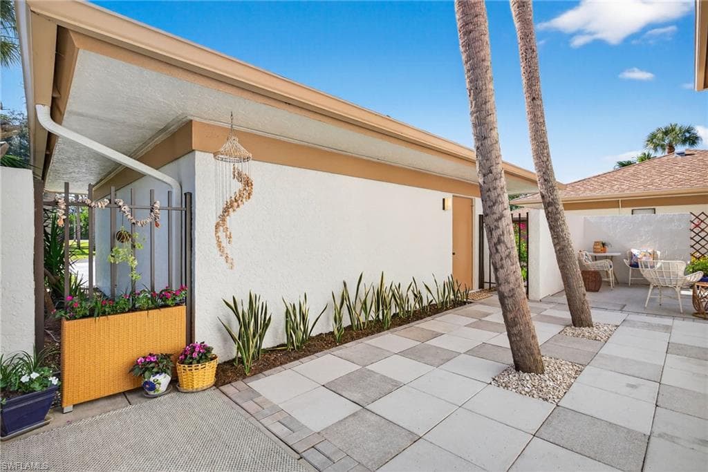 521 Lake Louise CT # 103, NAPLES FL 34110-35