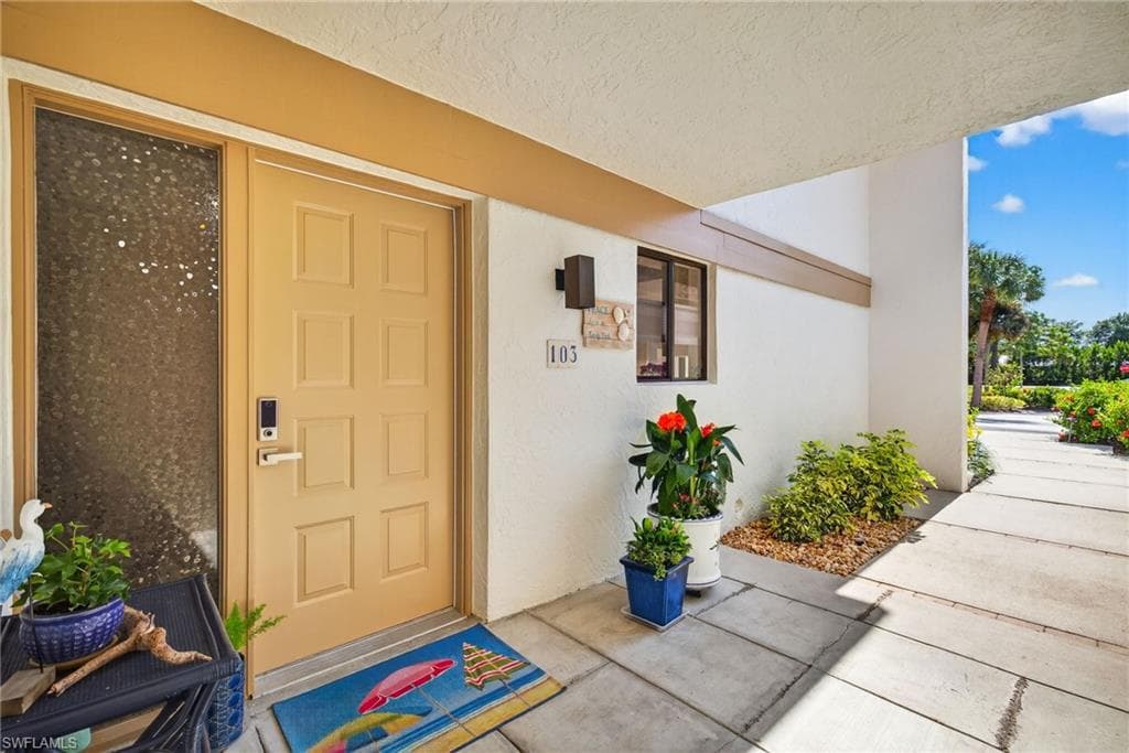 521 Lake Louise CT # 103, NAPLES FL 34110-4