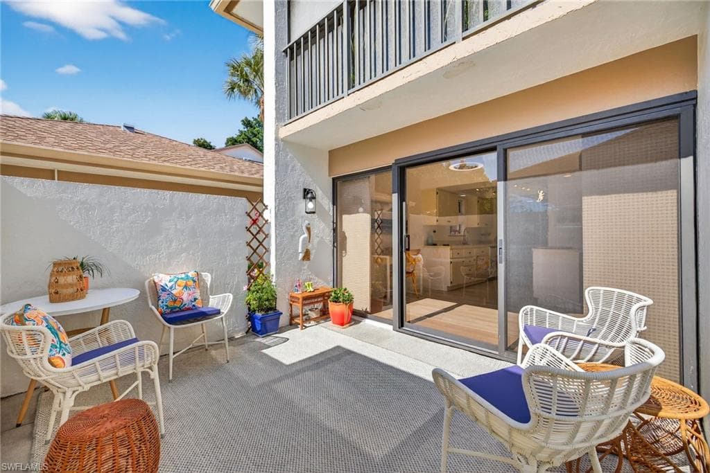 521 Lake Louise CT # 103, NAPLES FL 34110-32