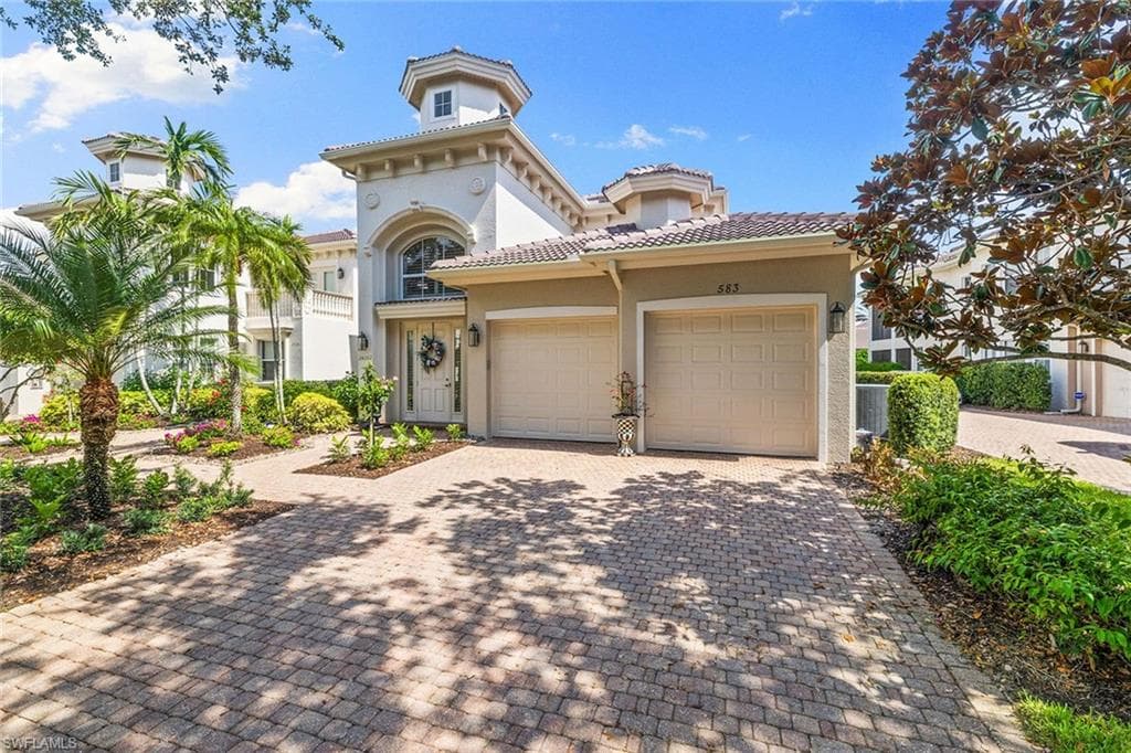 583 Avellino Isles CIR # 202, NAPLES FL 34119-26