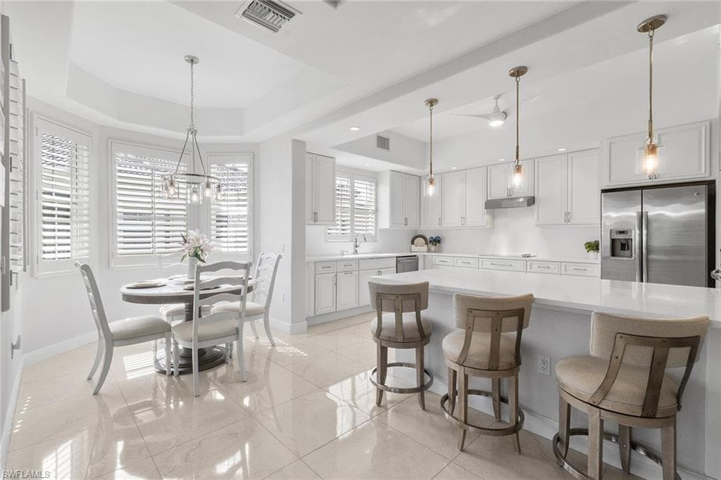 583 Avellino Isles CIR # 202, NAPLES FL 34119-1