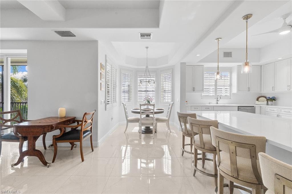 583 Avellino Isles CIR # 202, NAPLES FL 34119-2