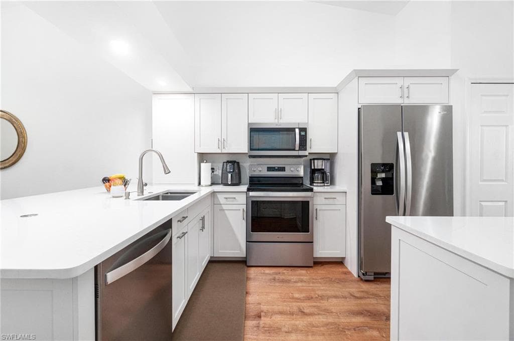 4945 Cougar CT S # 202, NAPLES FL 34109-5