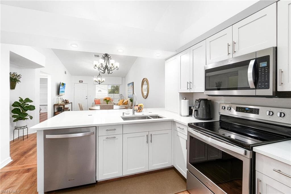 4945 Cougar CT S # 202, NAPLES FL 34109-6