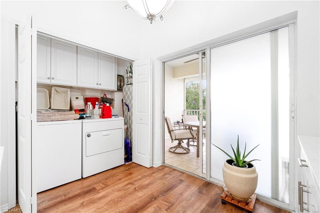 4945 Cougar CT S # 202, NAPLES FL 34109-27