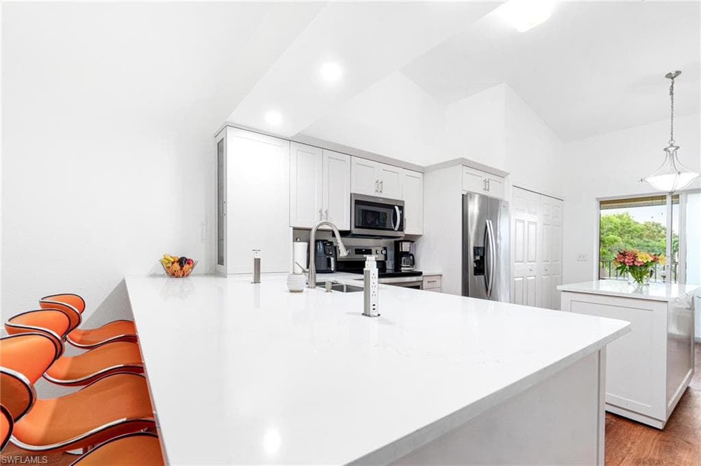 4945 Cougar CT S # 202, NAPLES FL 34109-4