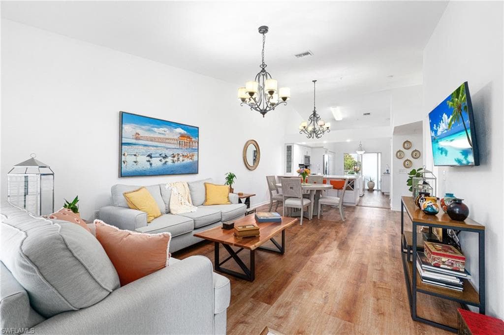 4945 Cougar CT S # 202, NAPLES FL 34109-8