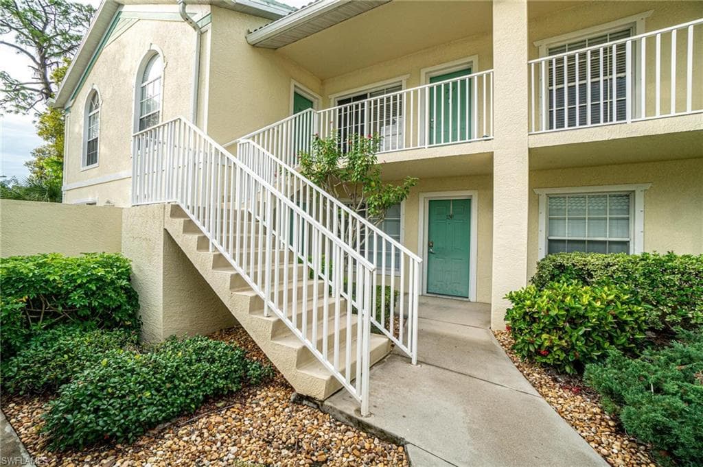 4945 Cougar CT S # 202, NAPLES FL 34109-29