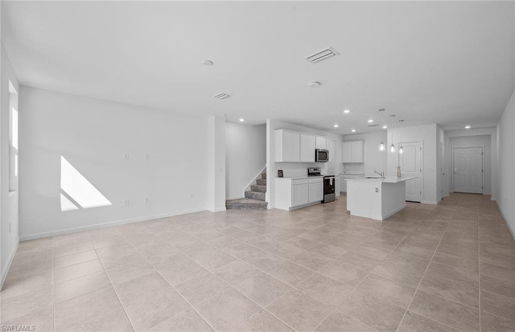 1648 Lake Jessup CIR, CAPE CORAL FL 33909-2