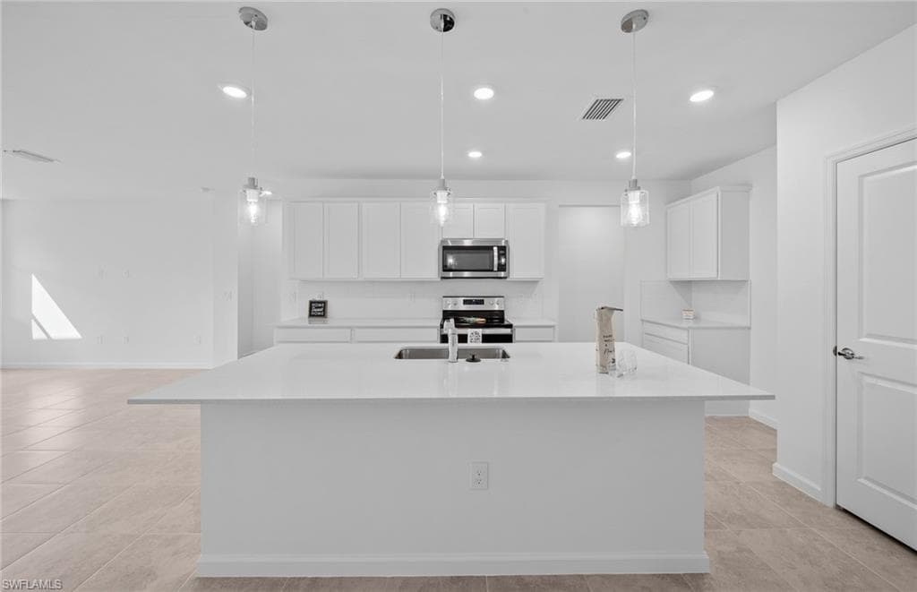 1648 Lake Jessup CIR, CAPE CORAL FL 33909-3