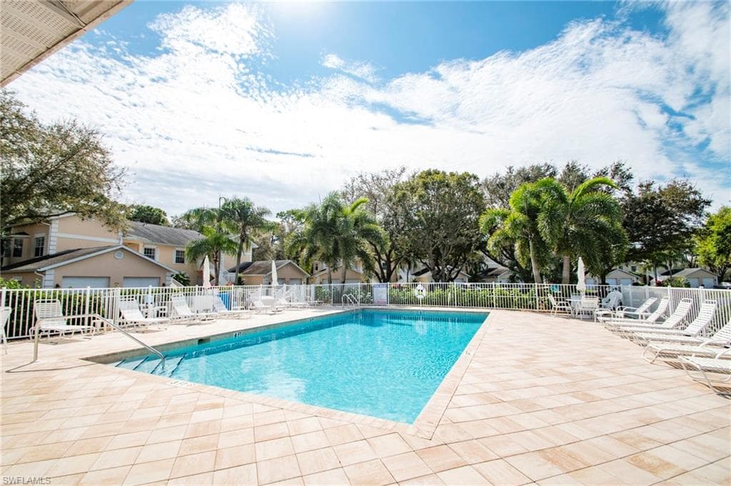 440 Wiggins Lake CT # 201, NAPLES FL 34110-22