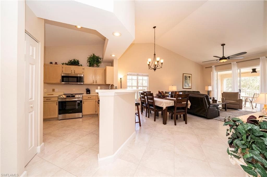 440 Wiggins Lake CT # 201, NAPLES FL 34110-5