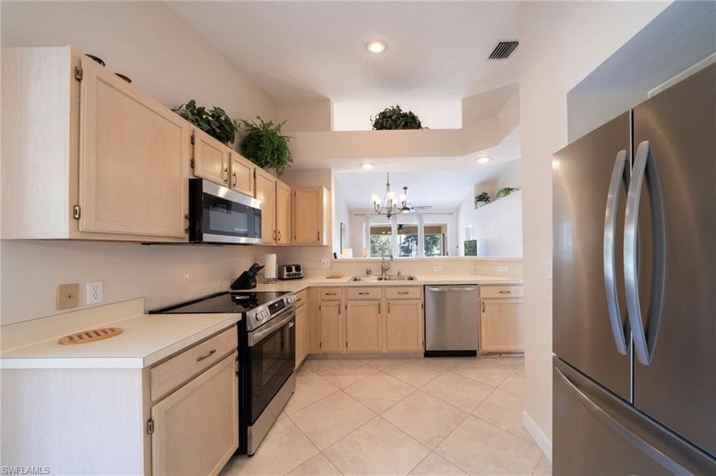 440 Wiggins Lake CT # 201, NAPLES FL 34110-12