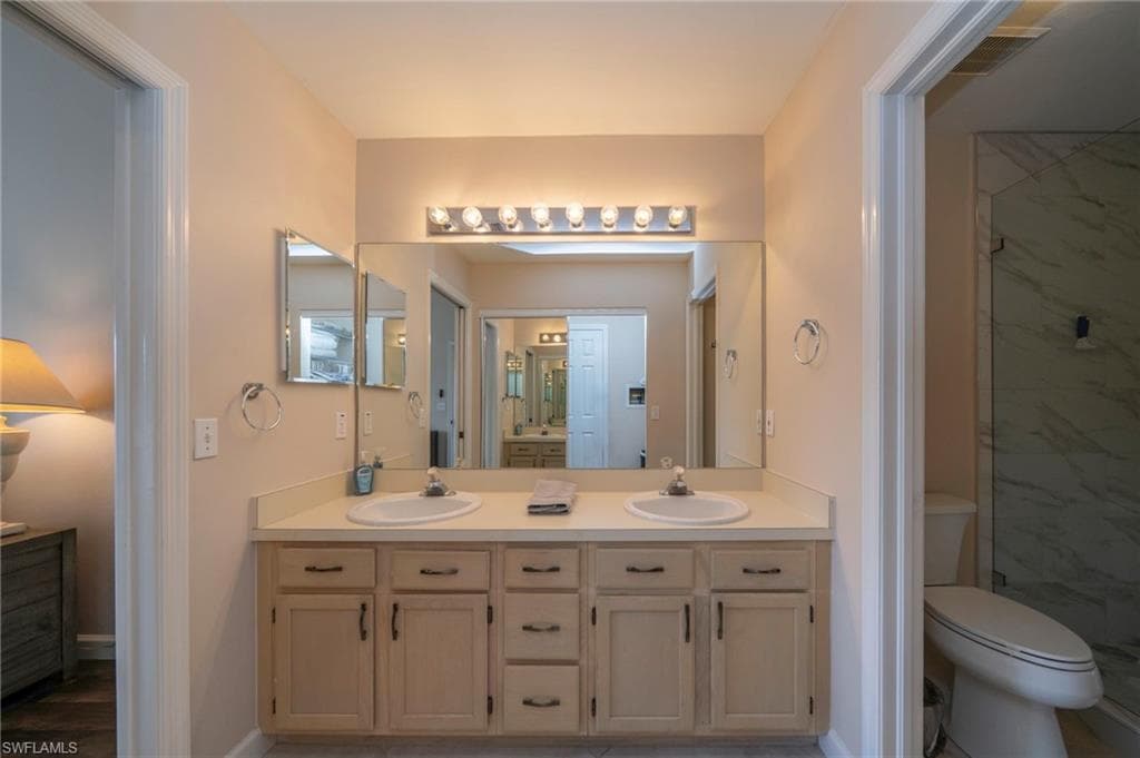 440 Wiggins Lake CT # 201, NAPLES FL 34110-16
