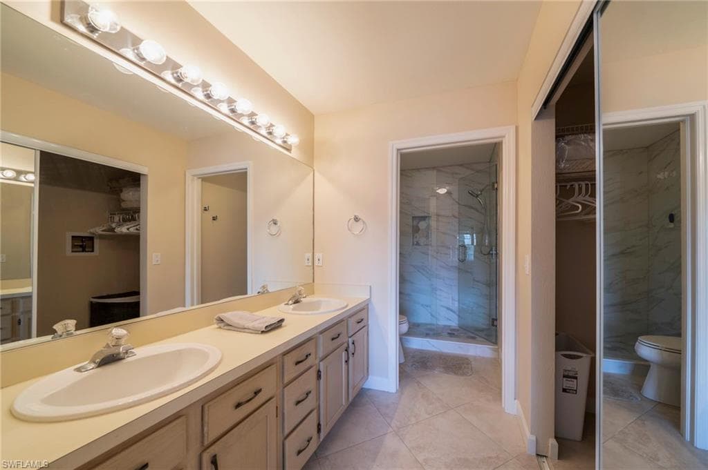 440 Wiggins Lake CT # 201, NAPLES FL 34110-15