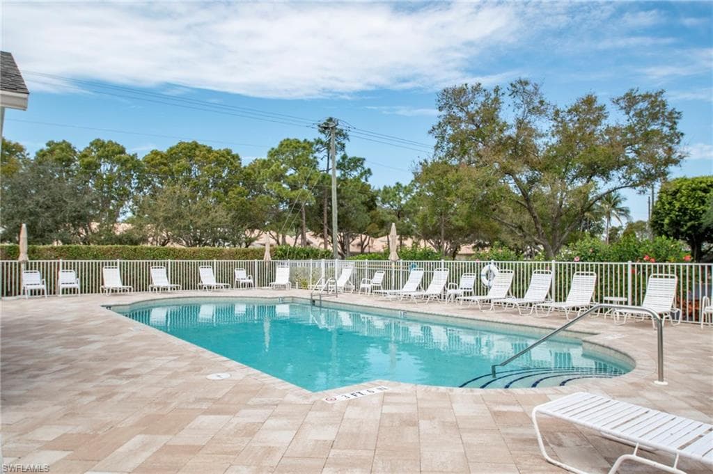 440 Wiggins Lake CT # 201, NAPLES FL 34110-21