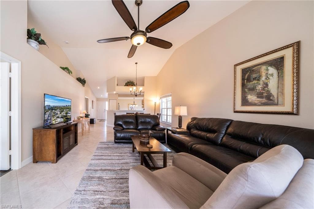 440 Wiggins Lake CT # 201, NAPLES FL 34110-6
