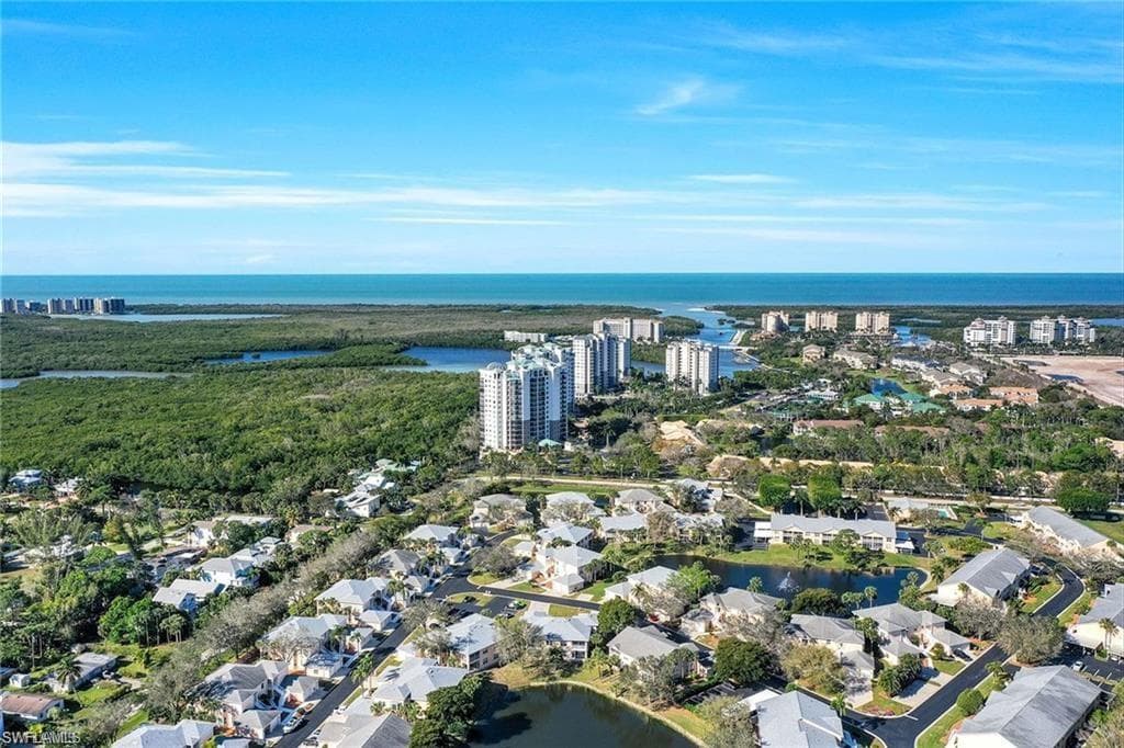 440 Wiggins Lake CT # 201, NAPLES FL 34110-2