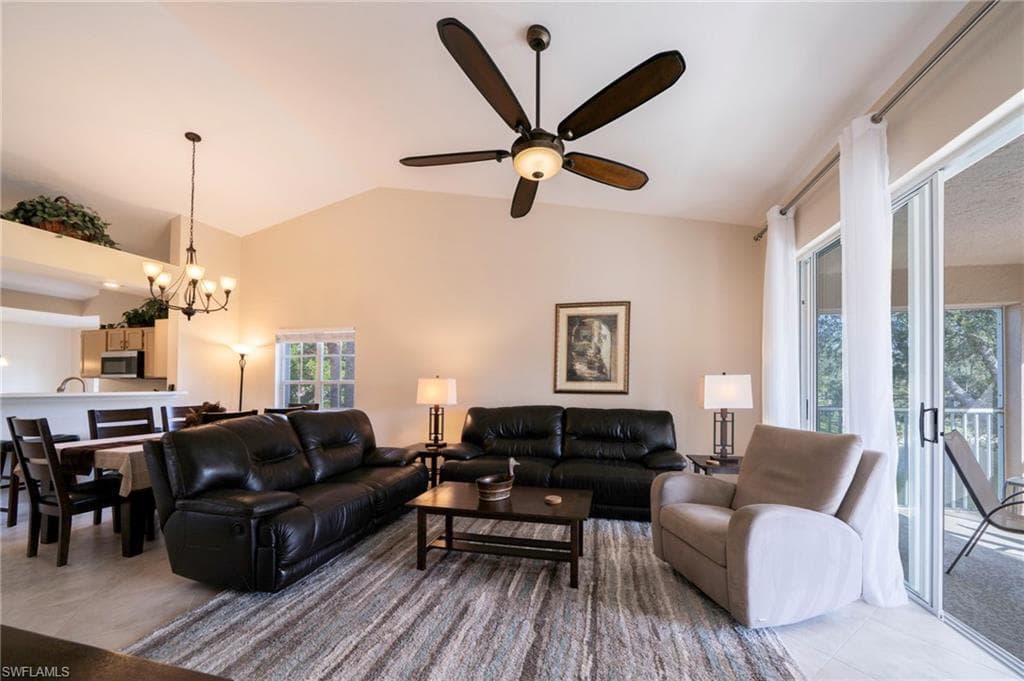 440 Wiggins Lake CT # 201, NAPLES FL 34110-4