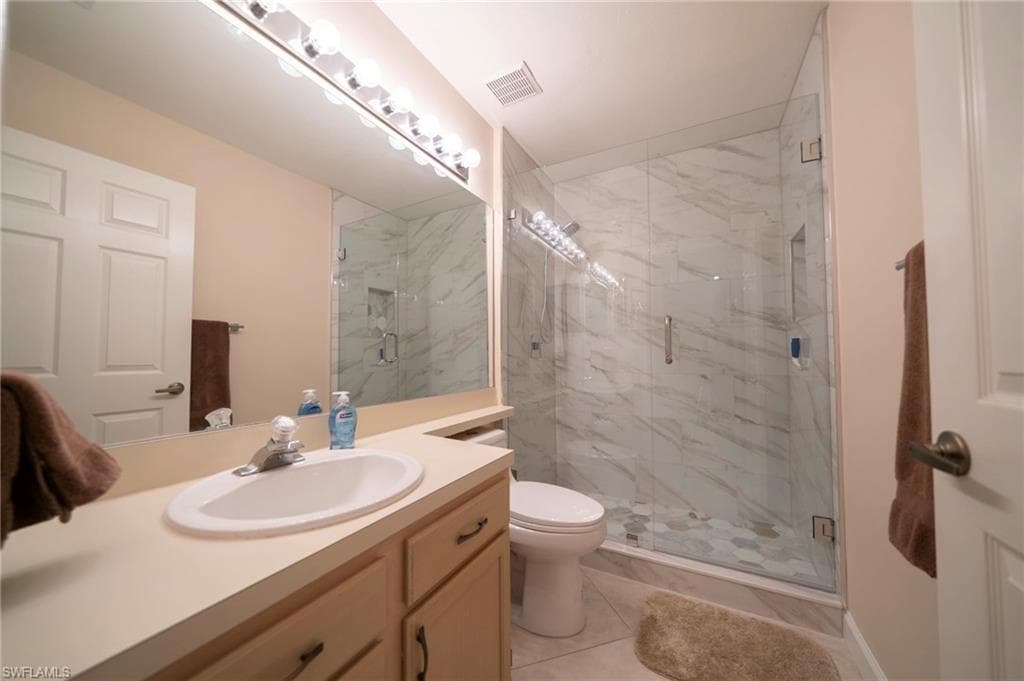 440 Wiggins Lake CT # 201, NAPLES FL 34110-19