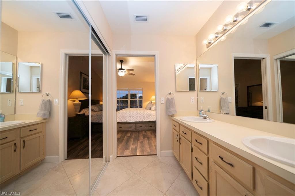 440 Wiggins Lake CT # 201, NAPLES FL 34110-17