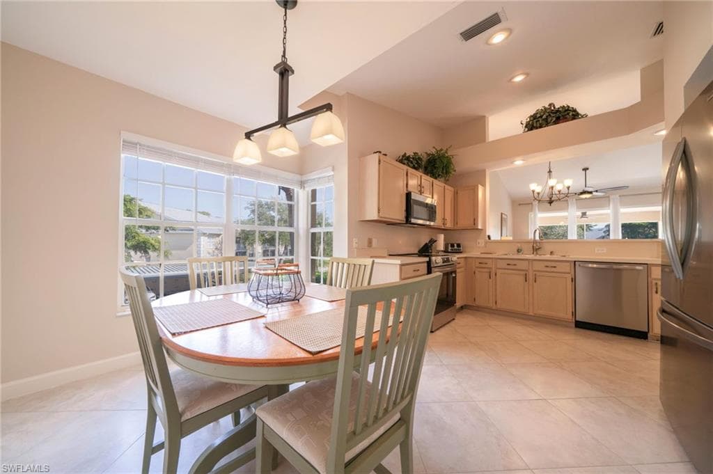 440 Wiggins Lake CT # 201, NAPLES FL 34110-10