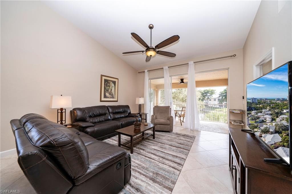 440 Wiggins Lake CT # 201, NAPLES FL 34110-7