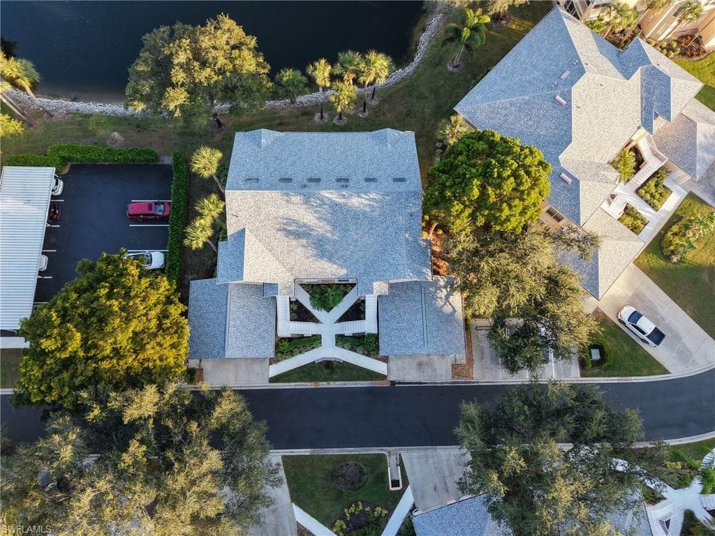 440 Wiggins Lake CT # 201, NAPLES FL 34110-20