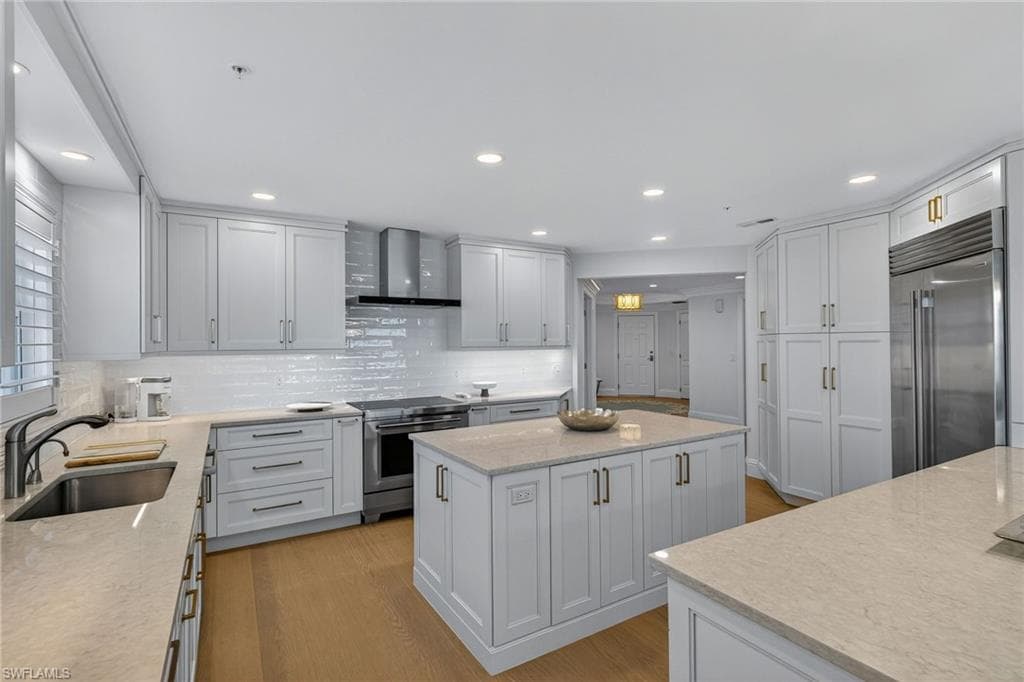 2549 W Gulf DR # 206, SANIBEL FL 33957-4
