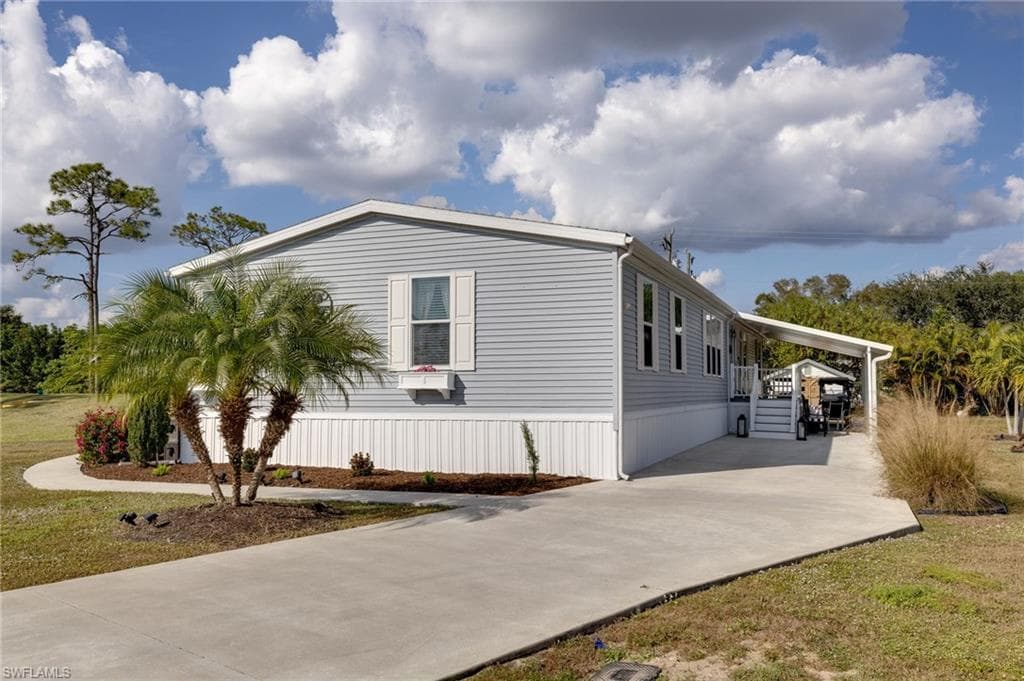 19440 Pony LN, NORTH FORT MYERS FL 33903-2