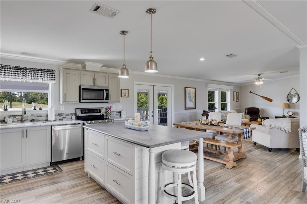 19440 Pony LN, NORTH FORT MYERS FL 33903-8