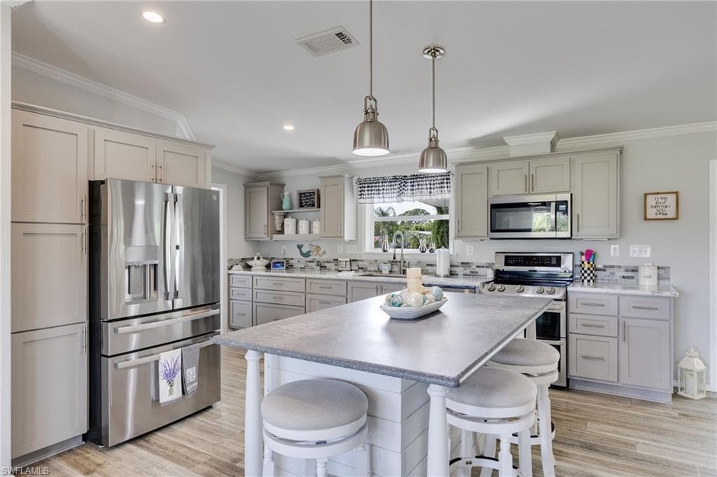 19440 Pony LN, NORTH FORT MYERS FL 33903-7