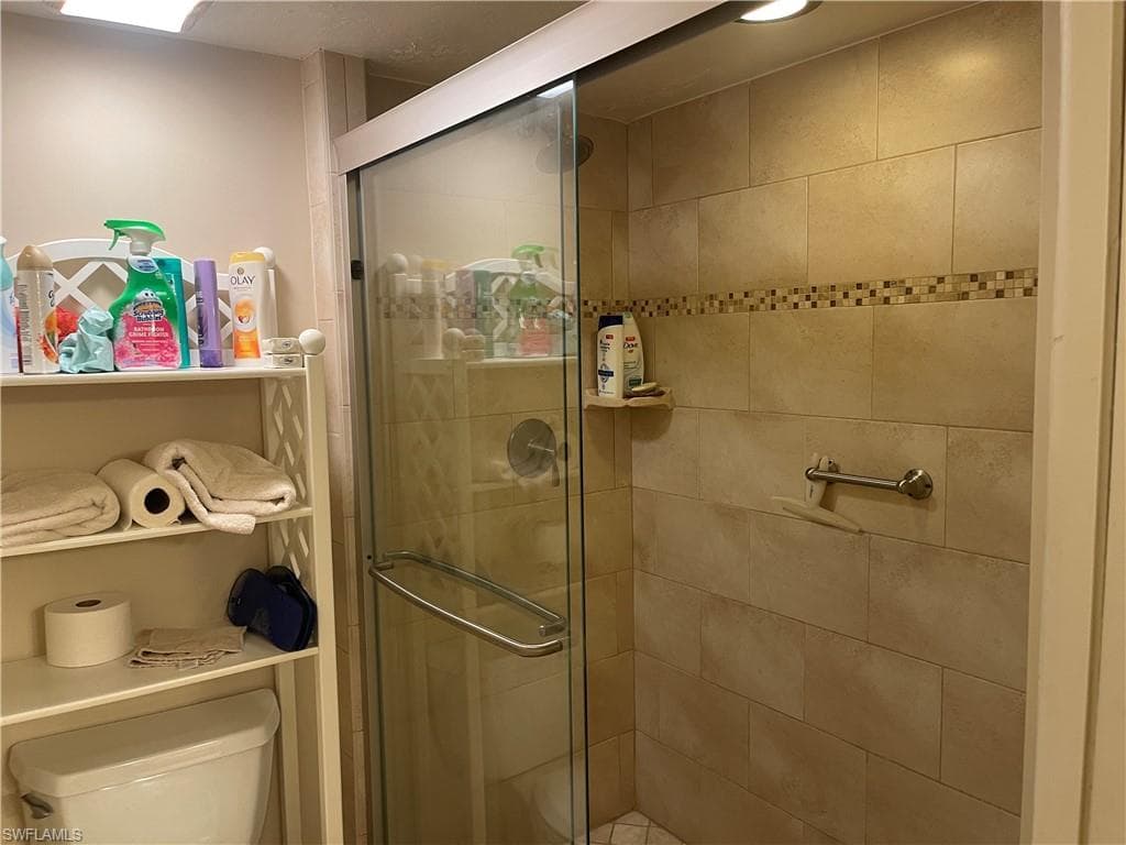 5770 Trailwinds DR # 211, FORT MYERS FL 33907-23