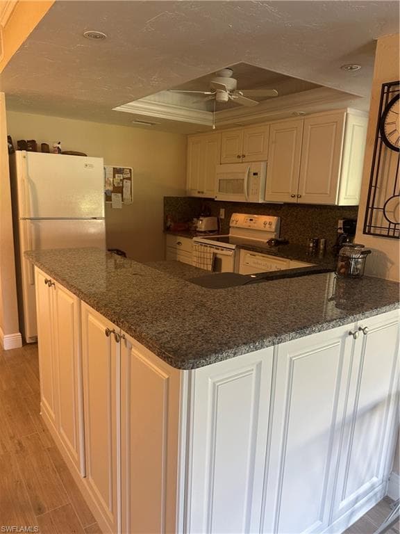 5770 Trailwinds DR # 211, FORT MYERS FL 33907-7