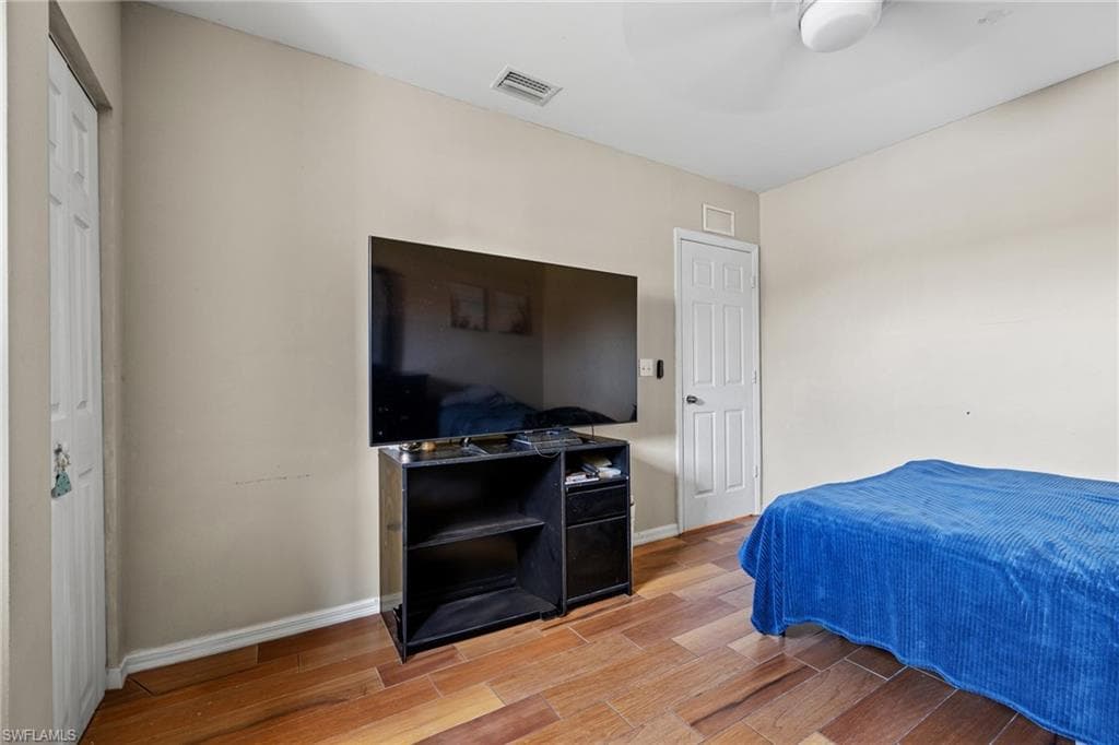 8657 Sumner AVE, FORT MYERS FL 33908-18