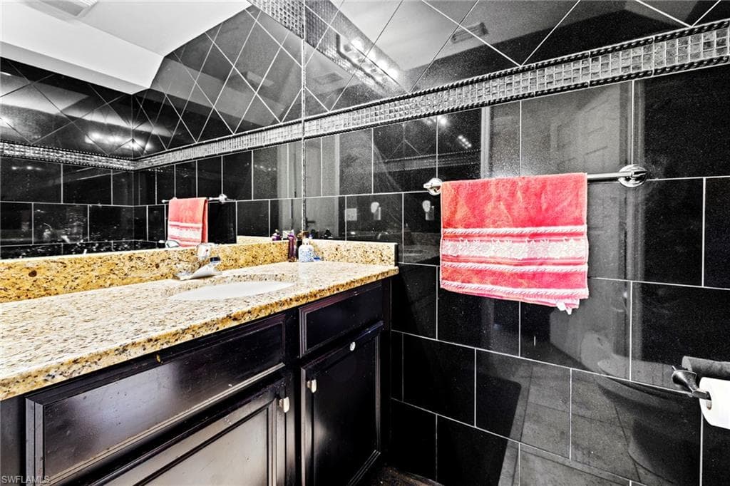 8657 Sumner AVE, FORT MYERS FL 33908-24