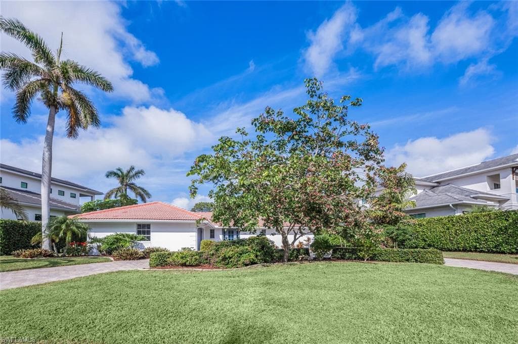 735 Parkview LN-1